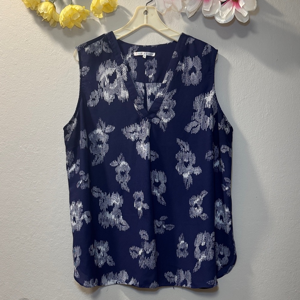 Violet & Claire Navy Floral Sleeveless V-Neck Camisole